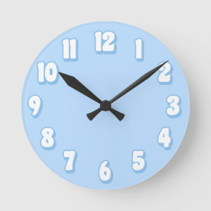 Minimalist einfaches Retro-Pastellblau für Jungen  Runde Wanduhr