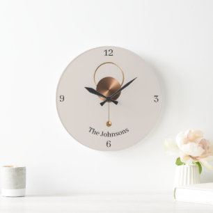 Minimalist gebürstetes Bronze-Einzelmonogramm Große Wanduhr