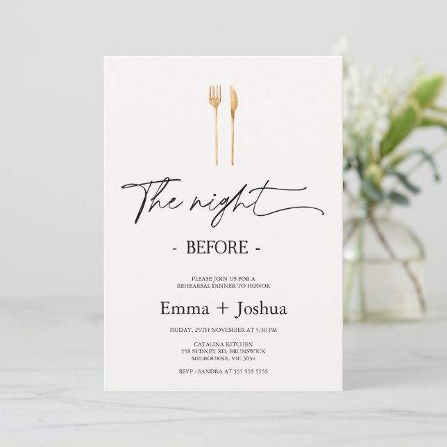 Minimalist Gold Cutlery Photo Rehearsal Dinner  Einladung (Stehend Vorderseite)