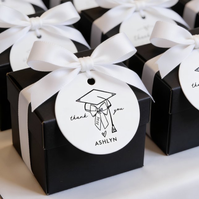 Minimalist Graduation Cap with Bow Custom Geschenkanhänger (Cap and Bow Graduation Favor Tags)