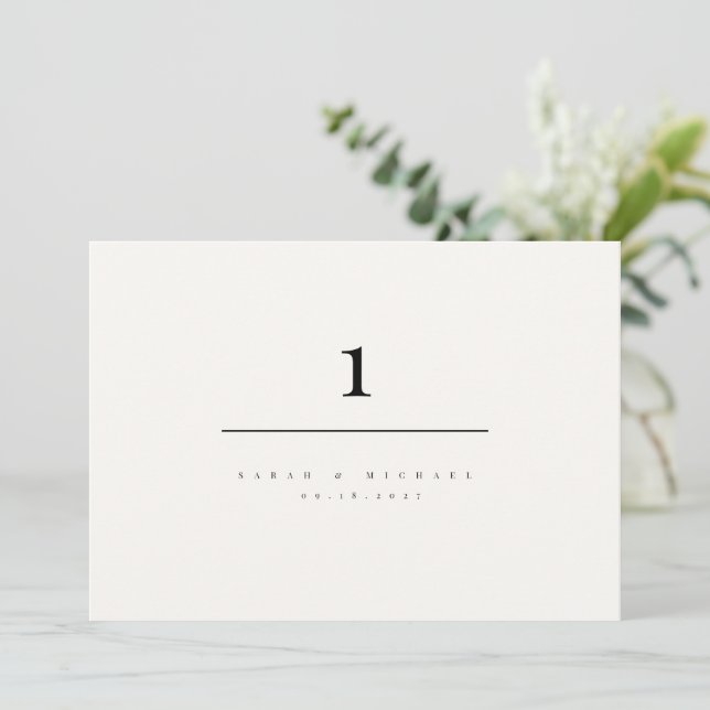 Minimalist Modern Typography Wedding Table Number  Einladung (Stehend Vorderseite)