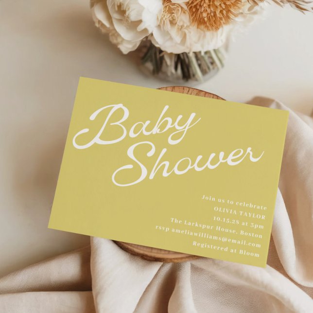 Minimalist Modern Yellow Retro Script Baby Shower Einladung (Von Creator hochgeladen)