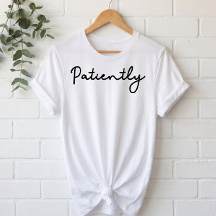 Minimalist Patiently Signature-Schrift Tri-Blend Shirt