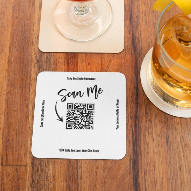Minimalist QR Code Scan Me Business Design Rechteckiger Pappuntersetzer (Minimalist black and white QR code paper coaster on wood table.)