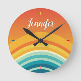 Minimalist Regenbogen benutzerdefinierter Name Runde Wanduhr