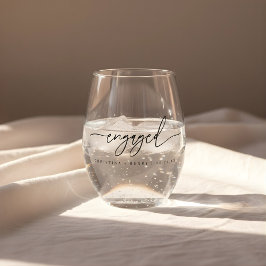 Minimalist Script "Engaged" Custom Names Weinglas Ohne Stiel