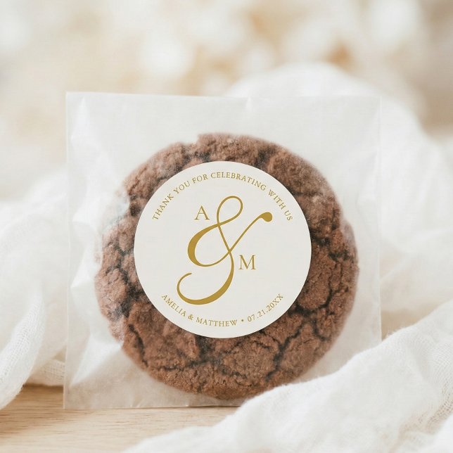 Minimalist Script Monogram Wedding White Runder Aufkleber (Von Creator hochgeladen)