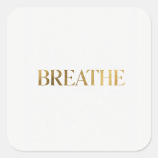 Minimalist typography with gold word breathe quadratischer aufkleber