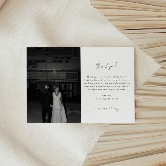 Minimalistic Black & White Script Wedding Photo Dankeskarte (Von Creator hochgeladen)