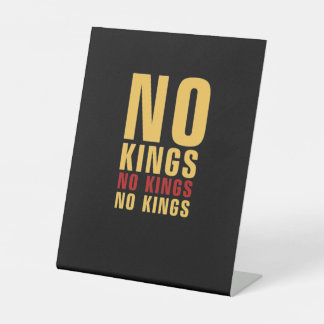 Minimalistic Design No Kings Rebellious No Kings C Sockelschild