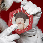 Minimalistisch Baby Foto Red First Christmas Ornament Aus Glas<br><div class="desc">Das erste Weihnachtsgeschmuck eines Babys mit seinem Foto und dem Jahr in einem minimalistischen Design in Rot und Weiß. Fügen Sie einfach Ihr Foto und das Jahr hinzu, fügen Sie dieses Ornament in Ihren Warenkorb, und genießen Sie diesen Sake auf Ihrem Baum für die nächsten Jahre. Minimalistisches Baby Foto Red...</div>