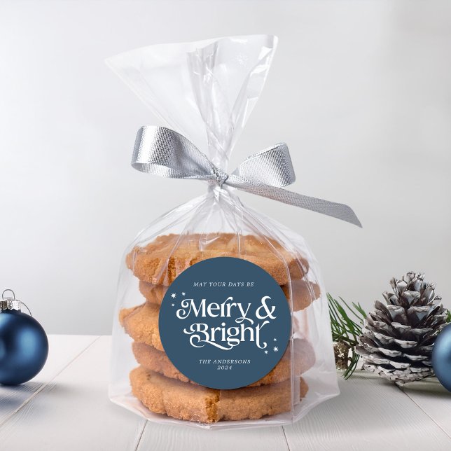 Minimalistisch Blue Merry & Bright Christmas Runder Aufkleber (Mockup view)