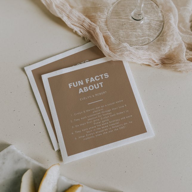 Minimalistisch Brown Trivia Fun Facts Wedding Serviette (Von Creator hochgeladen)