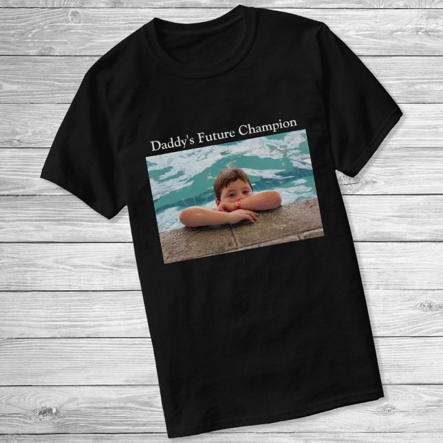Minimalistisch Daddy's Future Champion Foto T-Shirt (Von Creator hochgeladen)