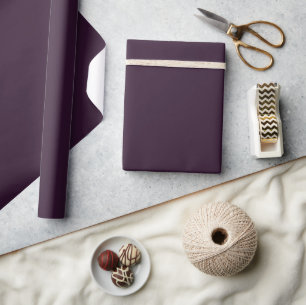 Minimalistisch Dark Tamarind Violet Lila Solid Sch Geschenkpapier