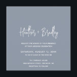 Minimalistisch Dusty Blue Modern Wedding Einladung<br><div class="desc">Moderne quadratische Hochzeitseinladung mit einem einfachen Design mit Ihren Namen in einer eleganten Schrift Typografie und Ihre Veranstaltungsdetails in einem minimalistischen Sans Serif Schriftart. Alle Designelemente sind in Weiß auf einem staubblauen Hintergrund gehalten. Diese schicke Hochzeitseinladung eignet sich gut für eine Frühjahr-,  Sommer- oder Winterhochzeit.</div>