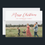 Minimalistisch Elegant Frohe Weihnachts-Script-Fot Feiertagskarte<br><div class="desc">Elegante und einfache Urlaubskarte mit Ihrem Foto gepaart mit elegantem Stil. Die Rückseite ist mit einer nahtlosen Collage aus 2 Fotos ausgestattet,  die Platz für Ihre personalisierte Stimmung bietet. Alle Texte und Farben können bearbeitet werden.</div>