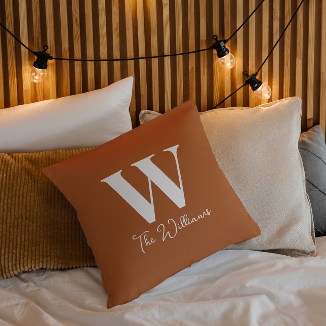 Minimalistisch gebrannte Orange Monogram-Familienn Kissen (Front)