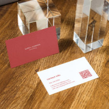 Minimalistisch gebrannte rote Linen weiße Typograf