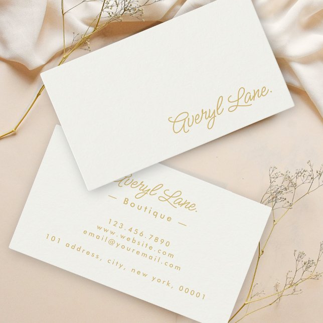 Minimalistisch Luxury Boutique Ivory Gold Script Visitenkarte (Von Creator hochgeladen)