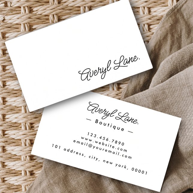 Minimalistisch Luxus Boutique Weiß Elegantes Skrip Visitenkarte (Von Creator hochgeladen)
