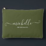 Minimalistisch Martini Olive Personalisiert Brides Zubehörtasche<br><div class="desc">Mit unserem schicken Minimalistisch Martini Olive Personalisiert Bridesmaid Accessoires Pouch, einem stilvollen und vielseitigen Geschenk, das Ihre Brautjungfrauen in Eleganz feiern soll. Dieses Accessoire ist der Inbegriff des modernen Chic, perfekt für jeden Anlass, von Bräunungsvorschlägen bis zu Brautpartys. Dieses schlichte Design besticht durch eine Olive-Farbe von Martini, die raffiniert wirkt....</div>