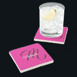 Minimalistisch moderner Monogramm Anfangsname heiß Steinuntersetzer<br><div class="desc">Minimalistische moderne Monogramm Anfangsname Schwarz-weiß. Personalisierbarer individuelle Name mit einem kursiven Initial hinter einer heißen rosa Farbe.</div>