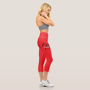 Minimalistisch moderner Monogramm Anfangsname rot Capri Leggings
