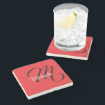 Minimalistisch moderner Monogramm Anfangsname rot Steinuntersetzer<br><div class="desc">Minimalistische moderne Monogramm Anfangsname Schwarz-weiß. Personalisierbarer individuelle Name mit einem kursiven Initial hinter einer roten Farbe.</div>