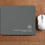 Minimalistisch moderner Monogramm Mousepad<br><div class="desc">Minimalistisches modernes Monogramm-Design mit klassischem Monogramm-Emblem in zeitloser klassischer Typografie mit personalisiertem Namen und Titeln unten auf einem einfachen grauen Hintergrund. Personalisieren Sie Ihre individuelle Verwendung.</div>