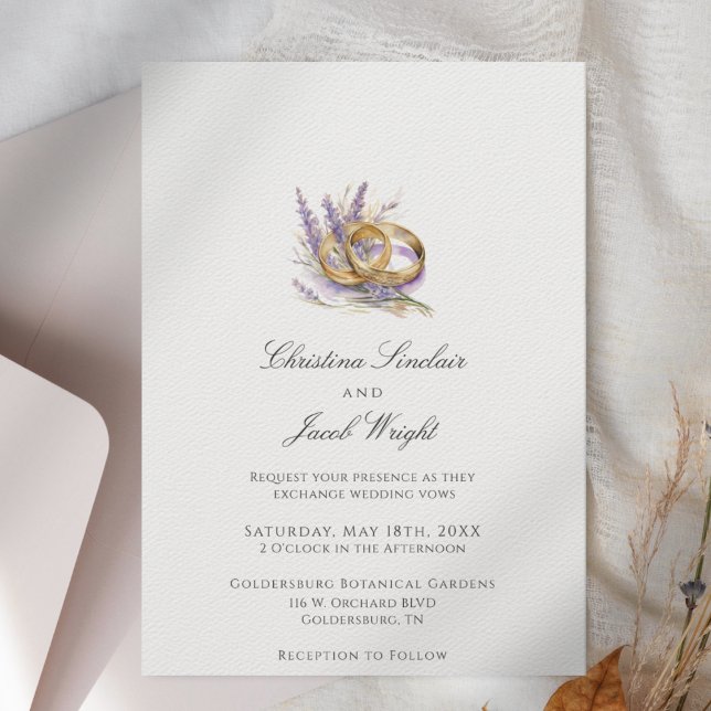 Minimalistisch Rings Lila Blumenravender Wedding Einladung (Elegant Wedding Invitation with a whimsical watercolor lavender sprig and a pair of wedding rings)