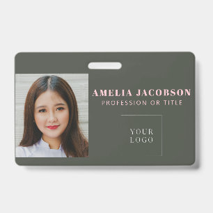 Minimalistisch-Rosa-Grün-Mitarbeiter-Foto-ID-Logo- Ausweis