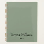Minimalistisch Sage Green Beruflich Simple Planer<br><div class="desc">Diese einfachen,  minimalistischen können personalisiert sein,  einen Namen oder einen beliebigen Text Ihrer Wahl einzufügen. Wenn Sie keinen Text gewollt haben und nur ein Leerzeichen bevorzugen,  können Sie den Text einfach löschen.</div>