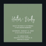 Minimalistisch Sage Green Modern Wedding Einladung<br><div class="desc">Moderne quadratische Hochzeitseinladung mit einem einfachen Design mit Ihren Namen in einer eleganten Schrift Typografie und Ihre Veranstaltungsdetails in einem minimalistischen Sans Serif Schriftart. Alle Designelemente sind in Weiß gehalten,  auf tiefgrünem Hintergrund. Diese schicke Hochzeitseinladung funktioniert gut für eine Sommer- oder Herbsthochzeit.</div>
