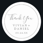 Minimalistisch Silver Vielen Dank Gastgeschenk Hoc Runder Aufkleber<br><div class="desc">Diese minimalistisch silbernen Dankeschön-Aufkleber sind perfekt für einen einfachen Hochzeitsempfang. Das moderne romantische Design besticht durch klassische silbergraue und weiße Typografie gepaart mit einer rustikalen und eleganten Kalligraphie mit Vintagem handgeschriebenem Stil. Anpassbar in jeder Farbe. Behalt das Design einfach und elegant, wie es ist, oder personalisiere es durch Hinzufügen von...</div>
