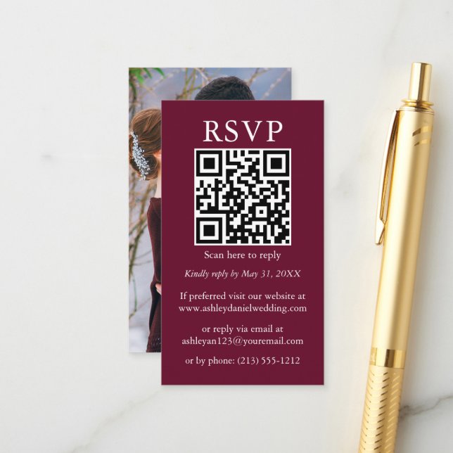 Minimalistisch Simple Wedding QR Foto Burgundy UAW Begleitkarte (Vorderseite/Rückseite Beispiel)