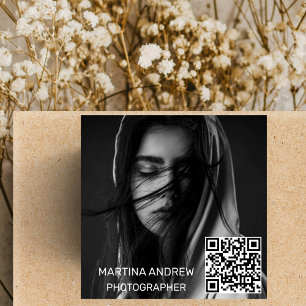 Minimalistisch Sleek Social Media QR-Code Quadratische Visitenkarte