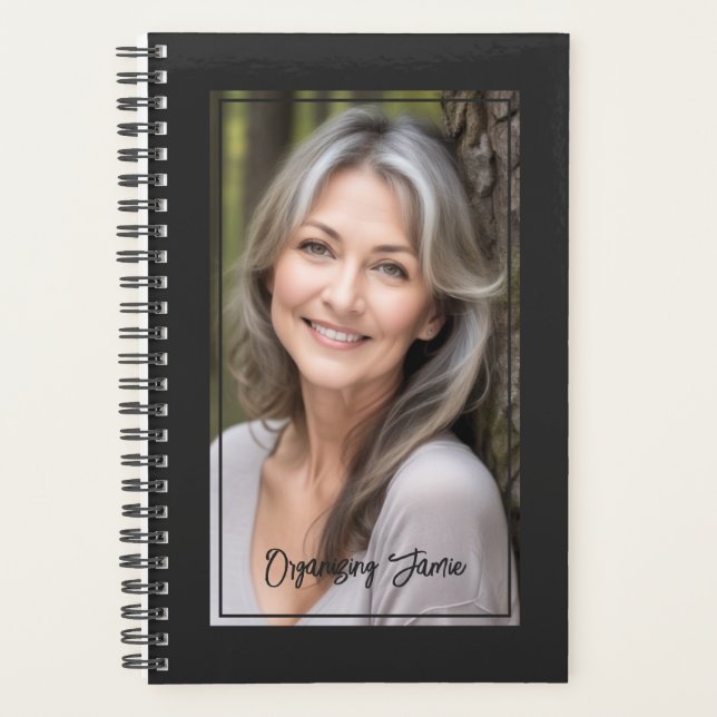 Minimalistisch Soft Black Personalisiert Script Fo Planer (Vorderseite)