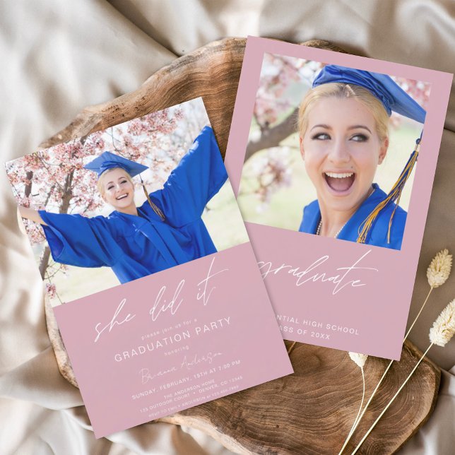 Minimalistisch tat sie es Abschluss rot pink Einladung (Von Creator hochgeladen)