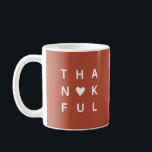 Minimalistisch Terracotta Kupfer Erntedank Urlaub Kaffeetasse<br><div class="desc">// Benötigen Sie Hilfe bei der Anpassung Ihres Designs? Andere Ideen got? Kontaktieren Sie mich (Zoe) direkt. // Background color can be changes to match your theme.</div>