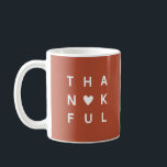 Minimalistisch Terracotta Kupfer Erntedank Urlaub Kaffeetasse<br><div class="desc">// Benötigen Sie Hilfe bei der Anpassung Ihres Designs? Andere Ideen got? Kontaktieren Sie mich (Zoe) direkt. // Background color can be changes to match your theme.</div>