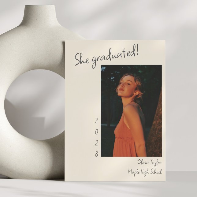 Minimalistisch Trendy Unique Senior Foto Abschluss Ankündigung (Von Creator hochgeladen)