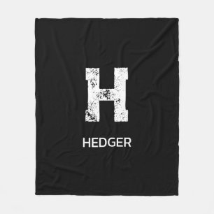 MINIMALISTISCH WEISSES EIN-BUCHSTABEN-MONOGRAMM NA FLEECEDECKE