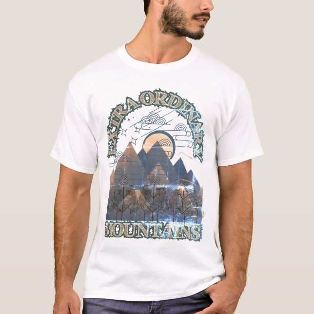 Minimalistische außergewöhnliche Gebirgslandschaft T-Shirt (Vorderseite)