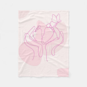 Minimalistische Baby Feet Line Art mit Schmetterli Fleecedecke