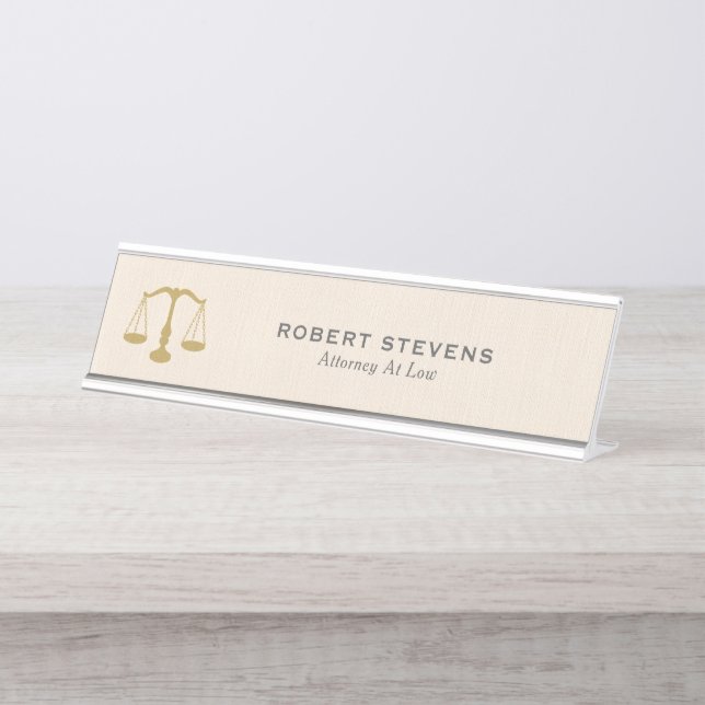 Minimalistische Beige Leinen & Gold Justice Scale Schreibtischnamensplakette (Vorderseite )