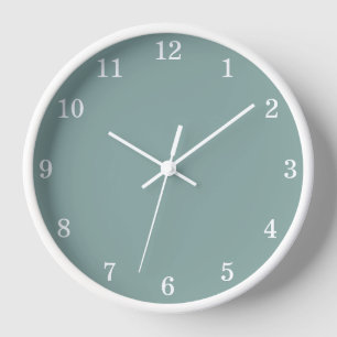 Minimalistische, blass türkisene Wanduhr
