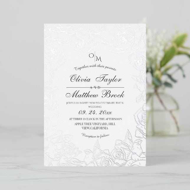 Minimalistische Blume Silver Foil und Black Weddin Folieneinladung (Stehend vorne)