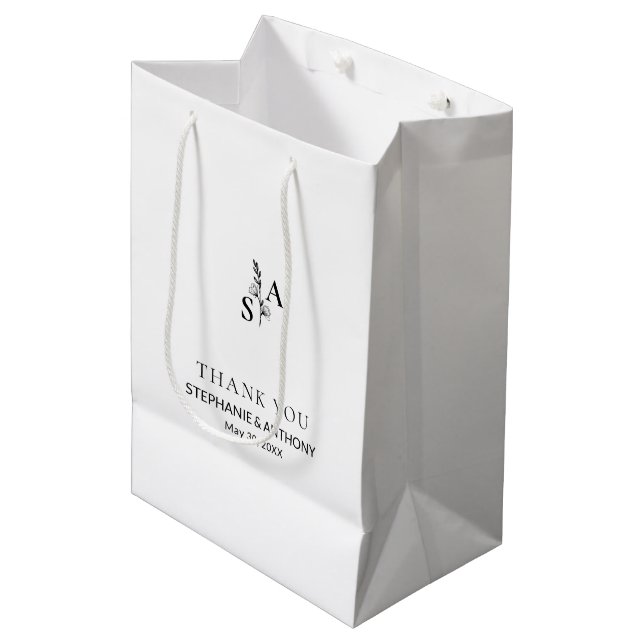 Minimalistische BW-Monogramm-Wildblume Mittlere Geschenktüte (Vorderseite Schrägansicht)