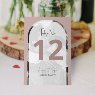 💍 Minimalistische Dusty Rose Arched Foto Hochzeit Tischnummer